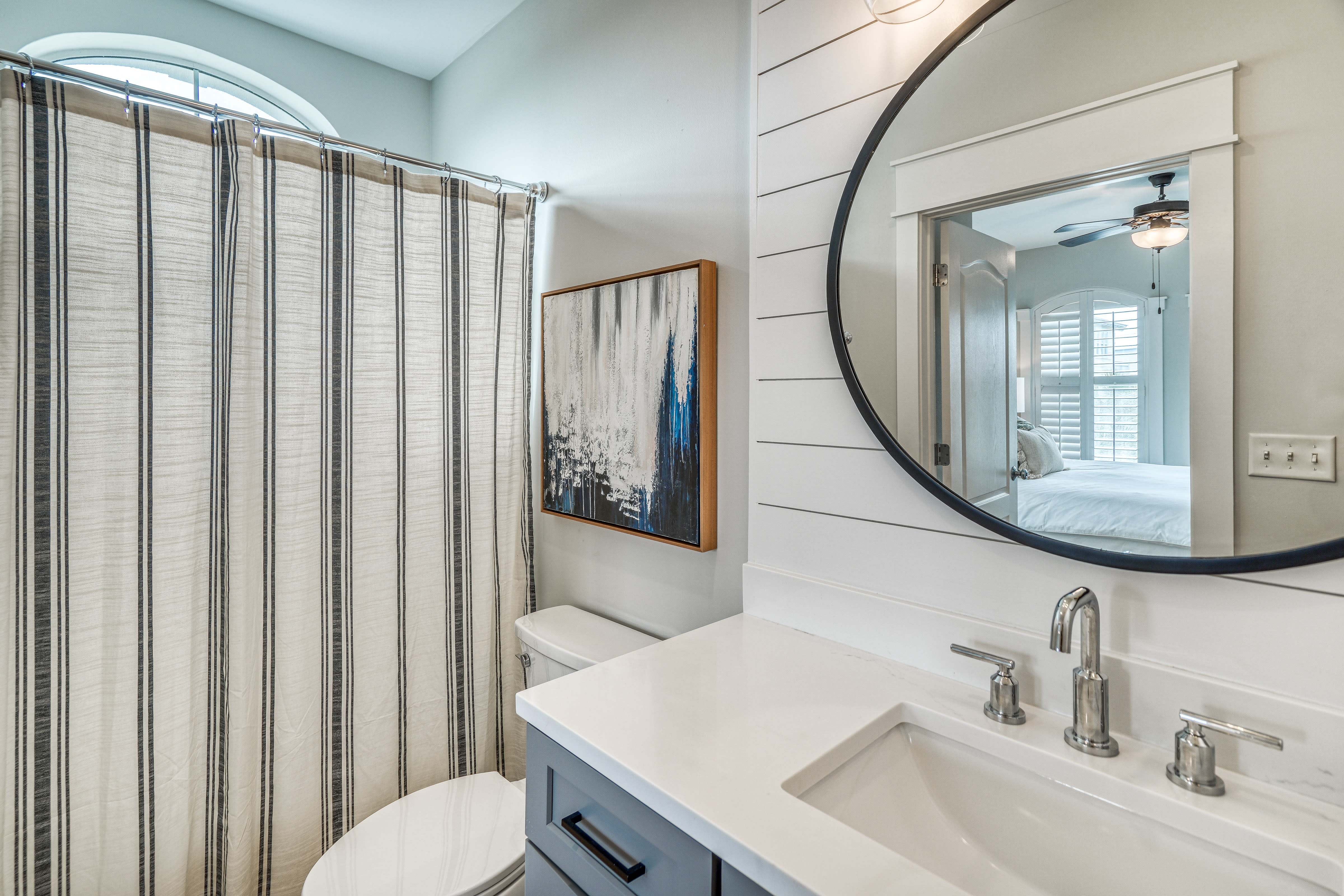 Guest En Suite - Tub/Shower Combo