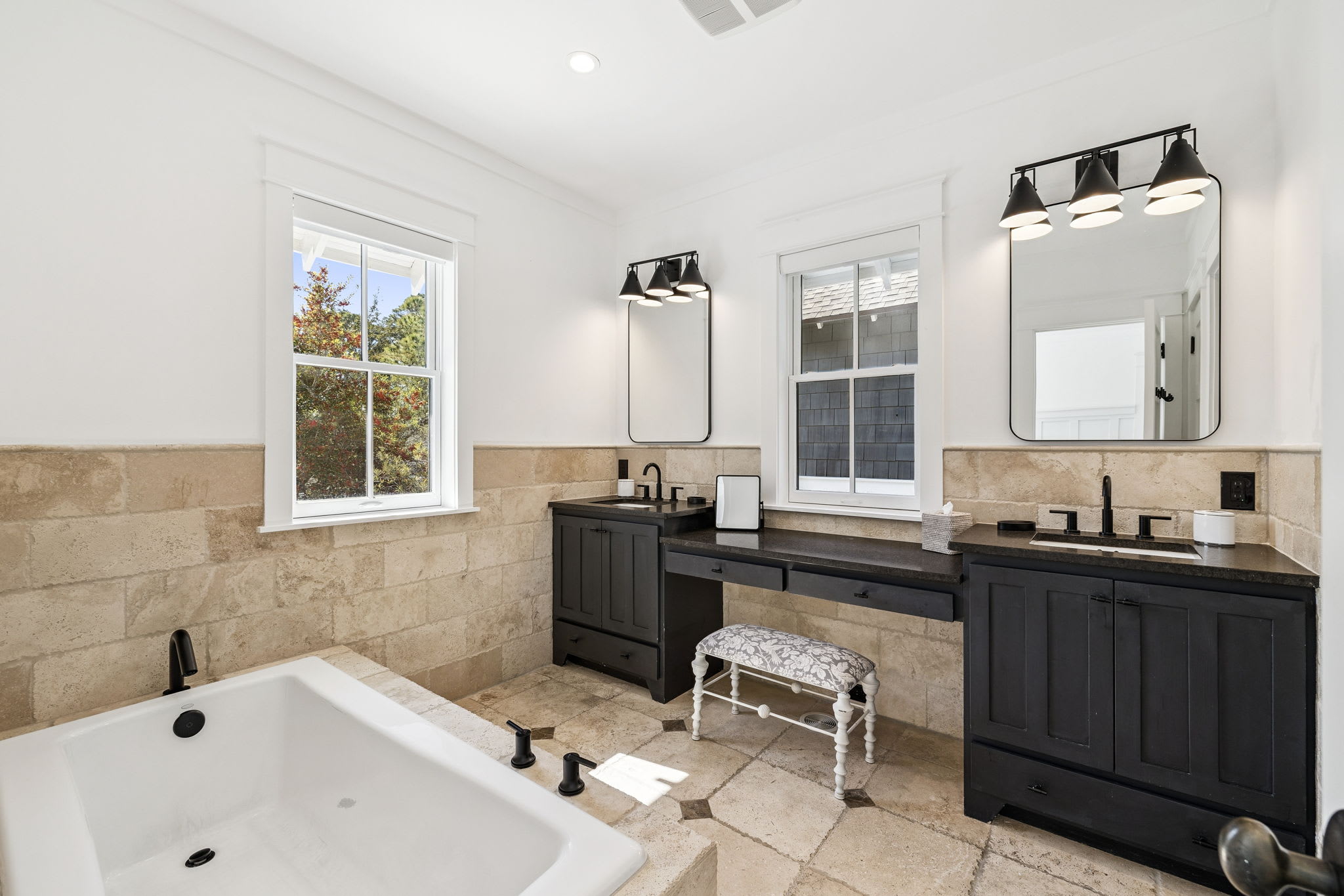 Primary King En-Suite - Dual Vanities + Soaking Tub