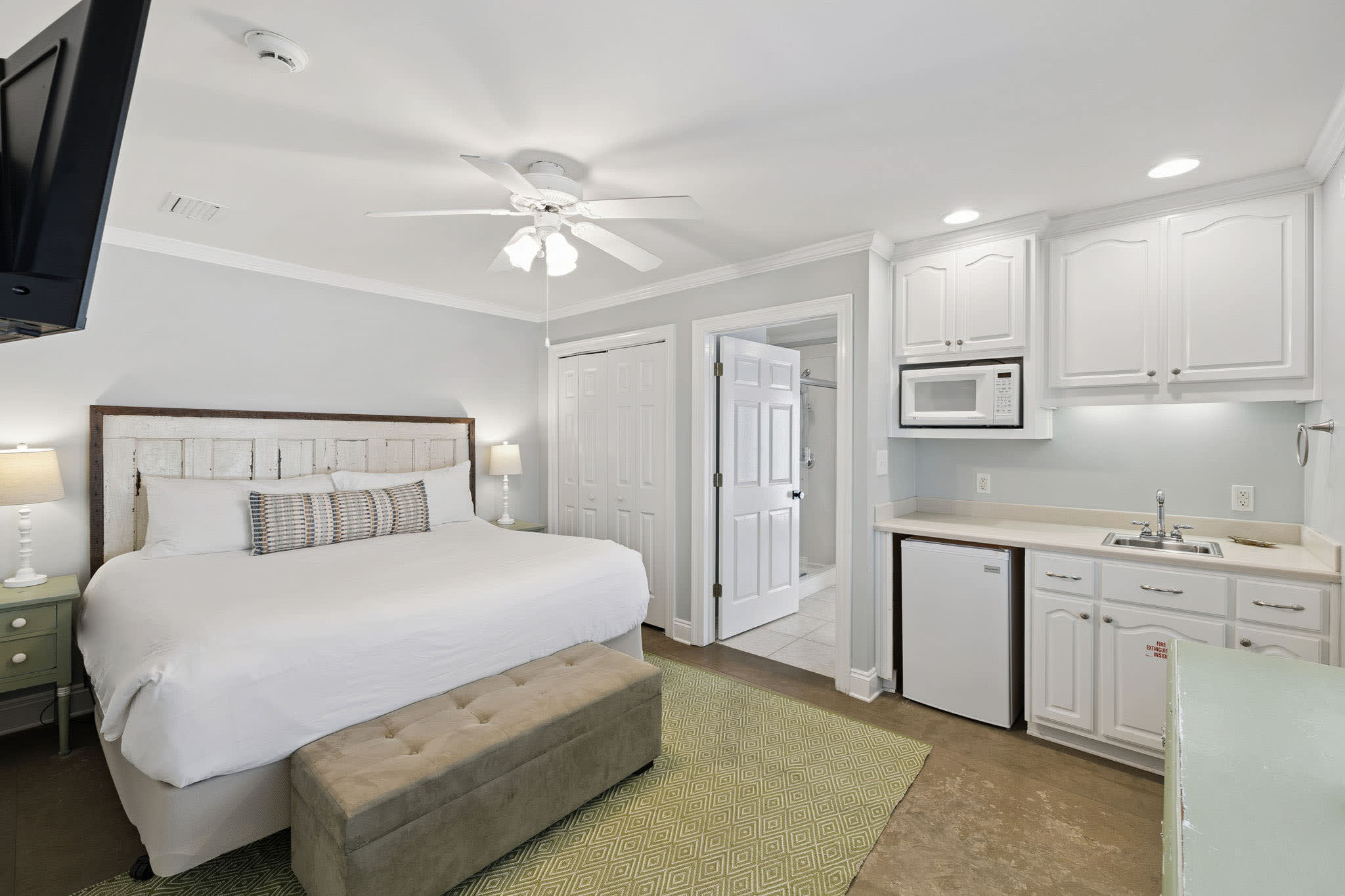 1st Floor - King Guest Suite