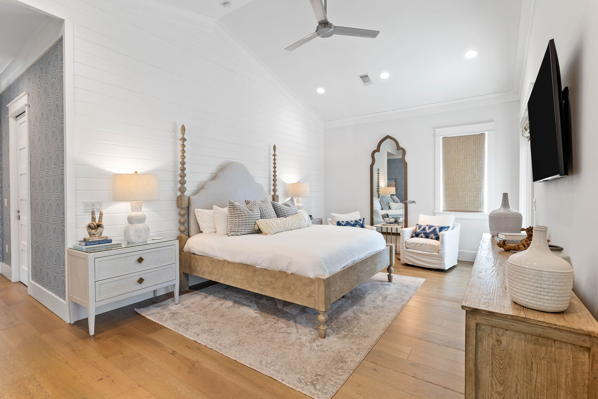 2nd Floor - Primary Suite - King Size Bed