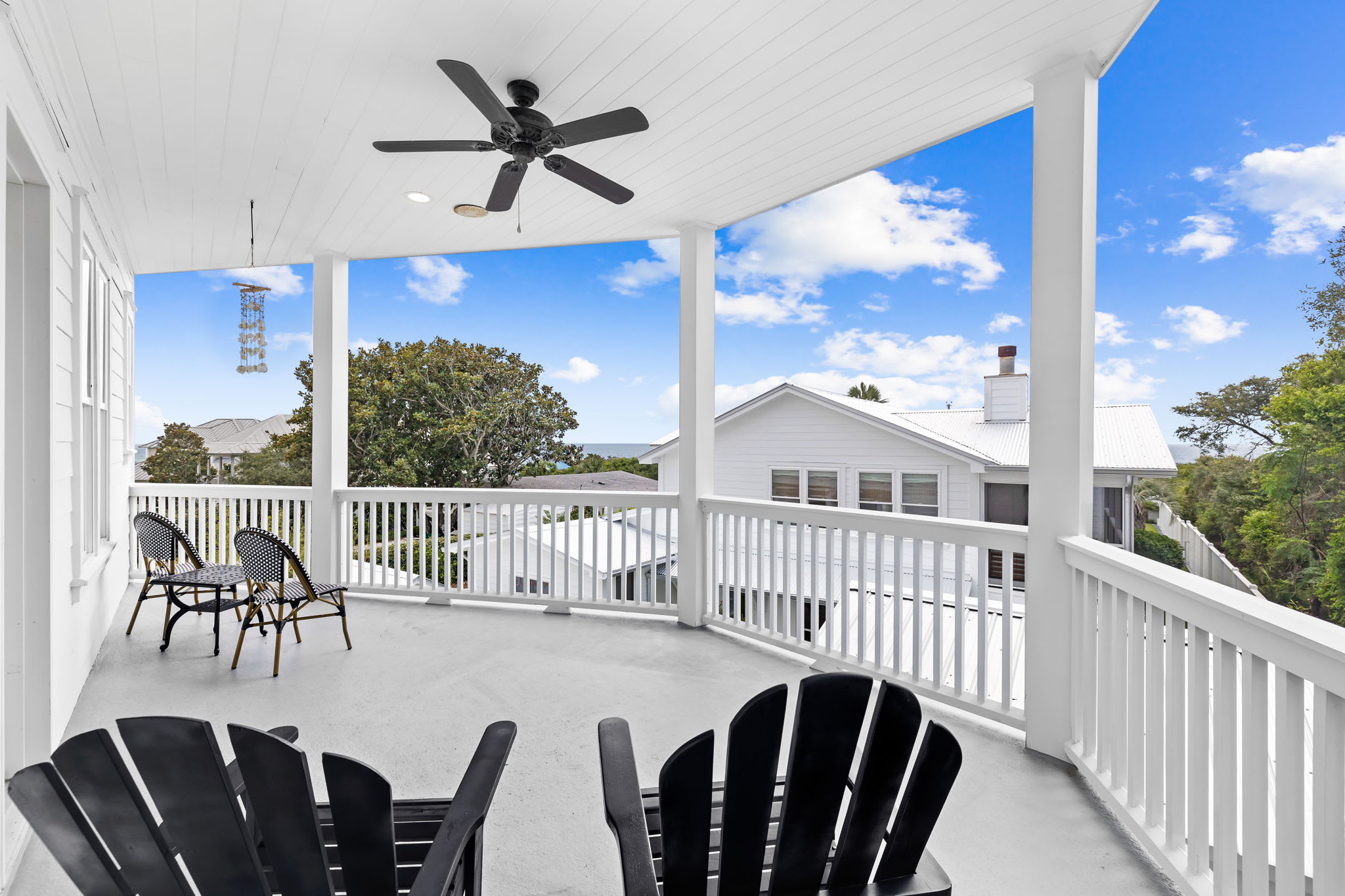 Single Queen Suite - Balcony with seating area