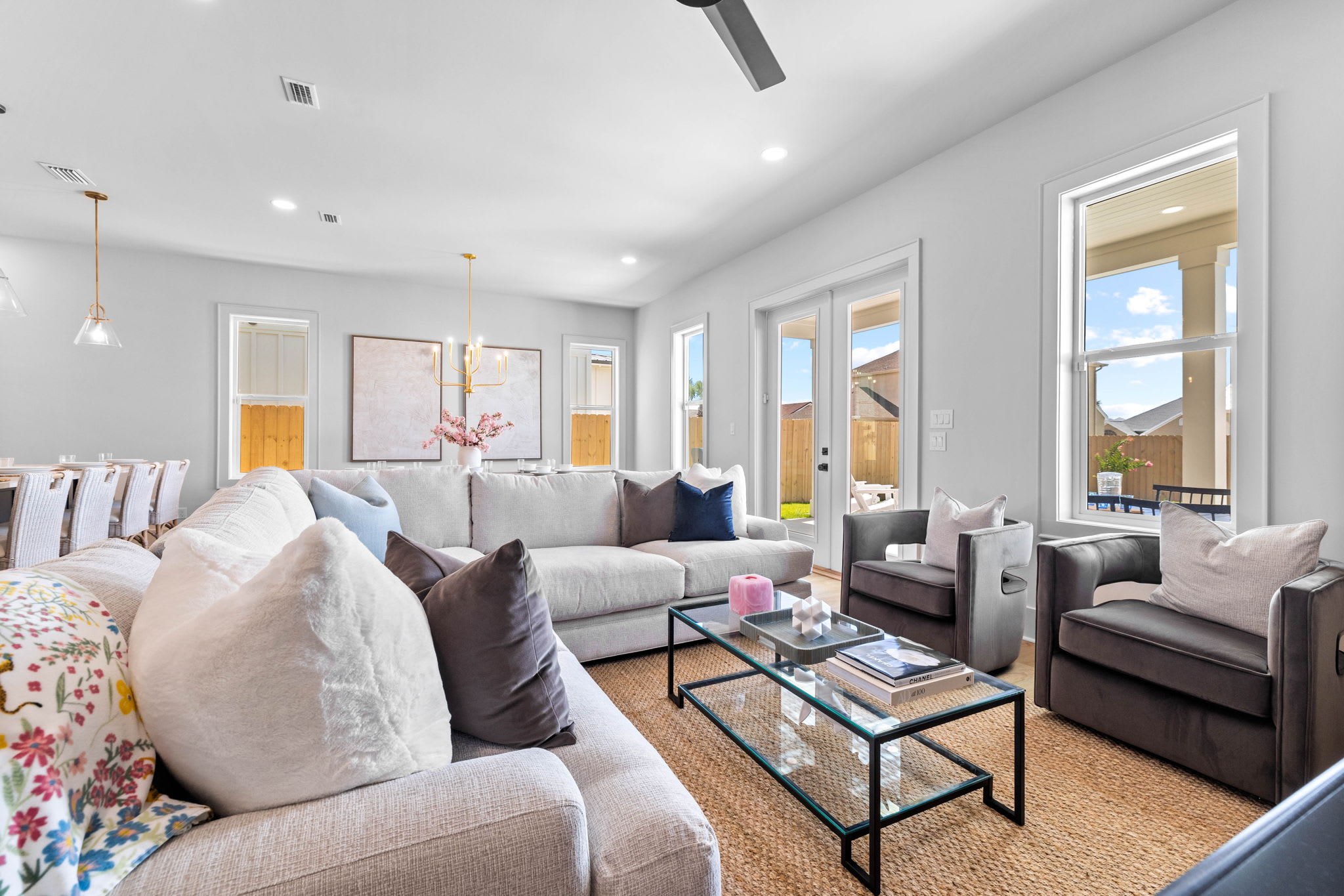 Cozy Living Area with Ample Space to Gather & Entertain