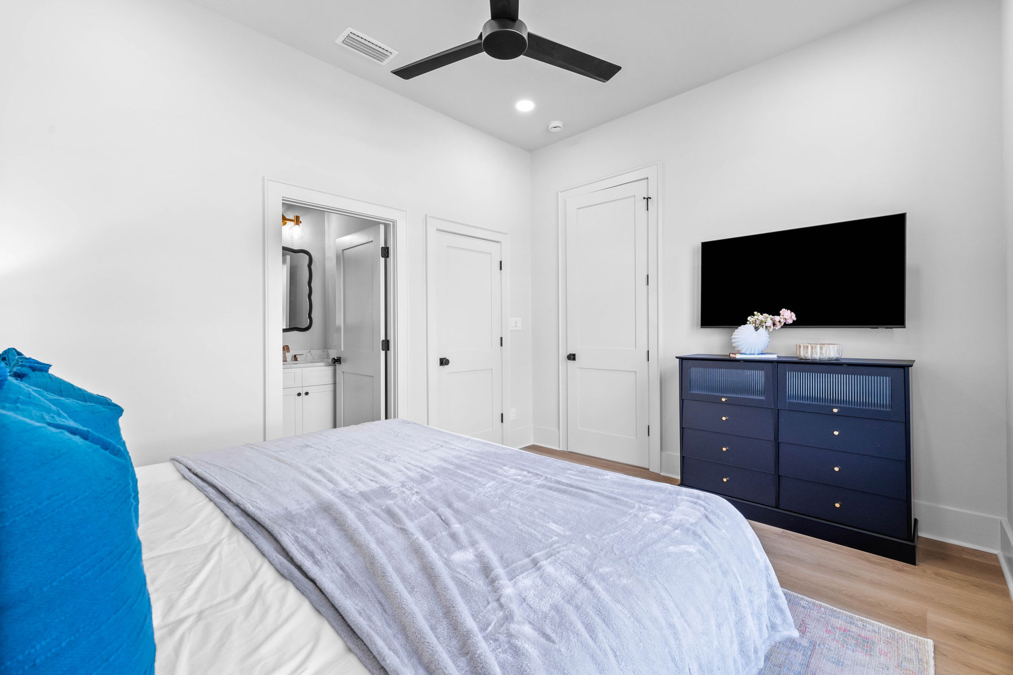 King Guest Suite - Equipped with a Flat-Screen TV