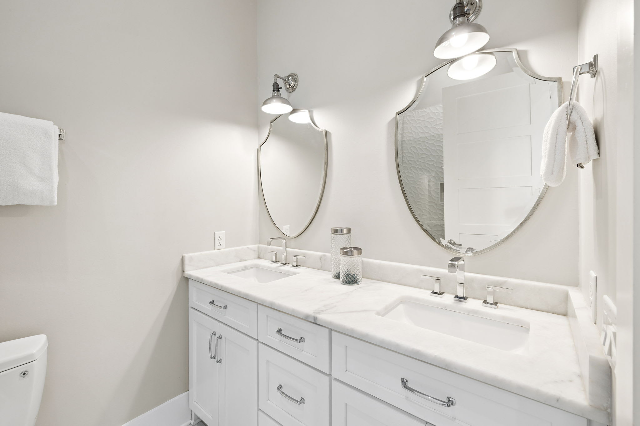 Primary King En-Suite - Dual Vanities