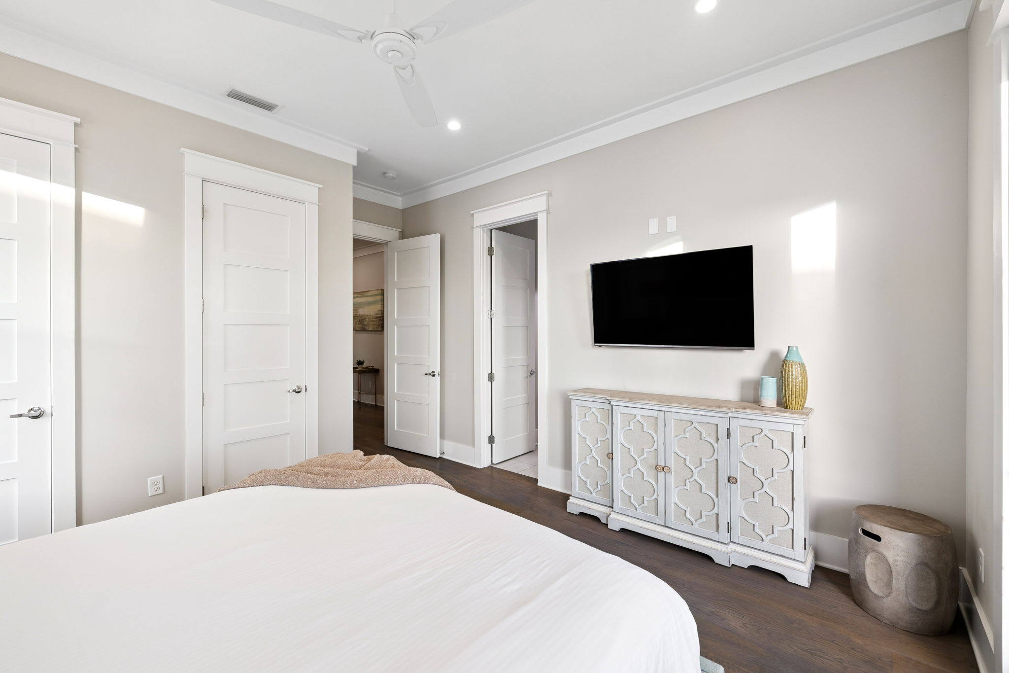 King Guest Suite - Balcony Access + Flat-Screen TV