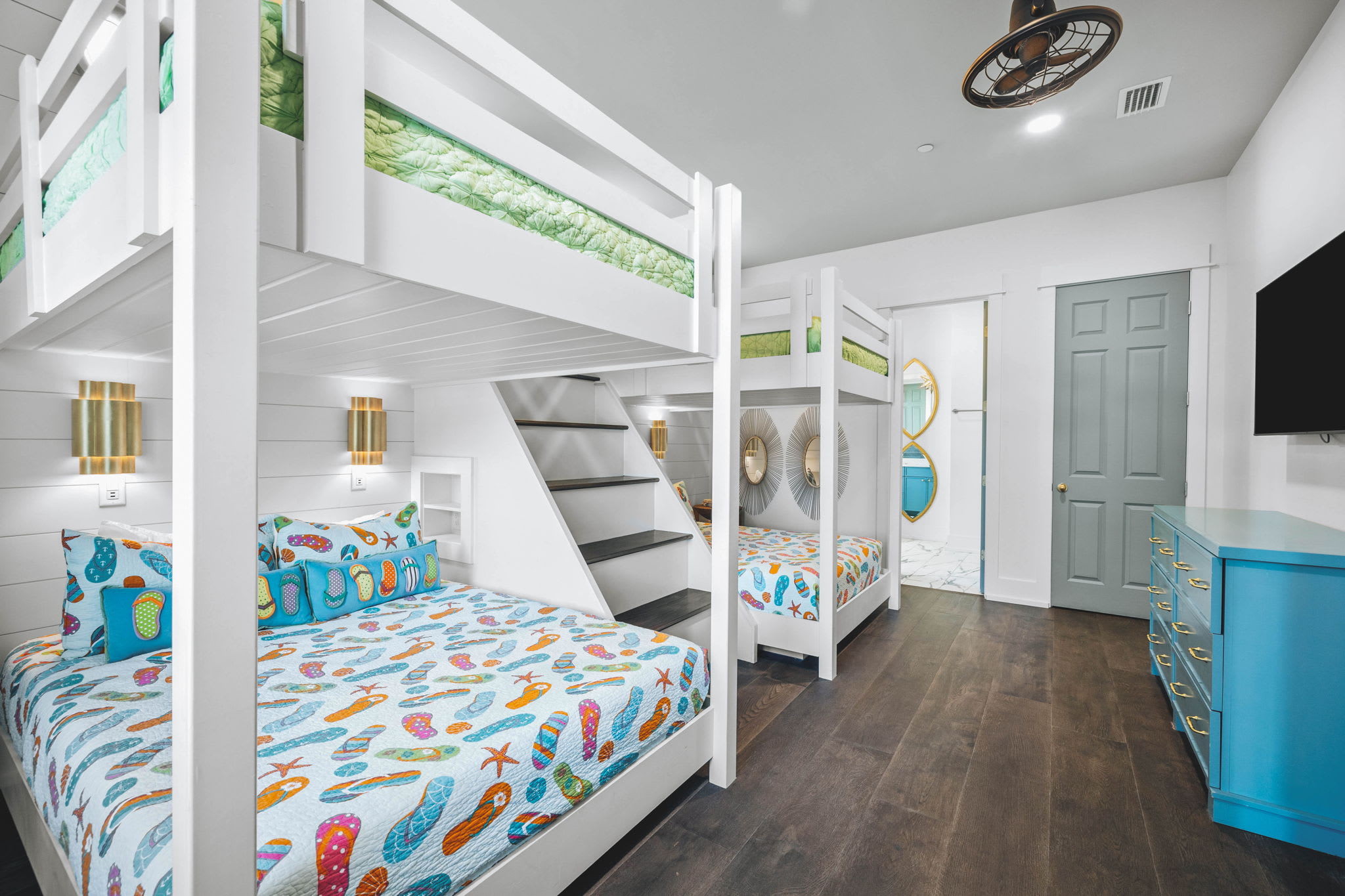 1st Floor Bunk Room - 2 King over King Bunks Sleeping 8!