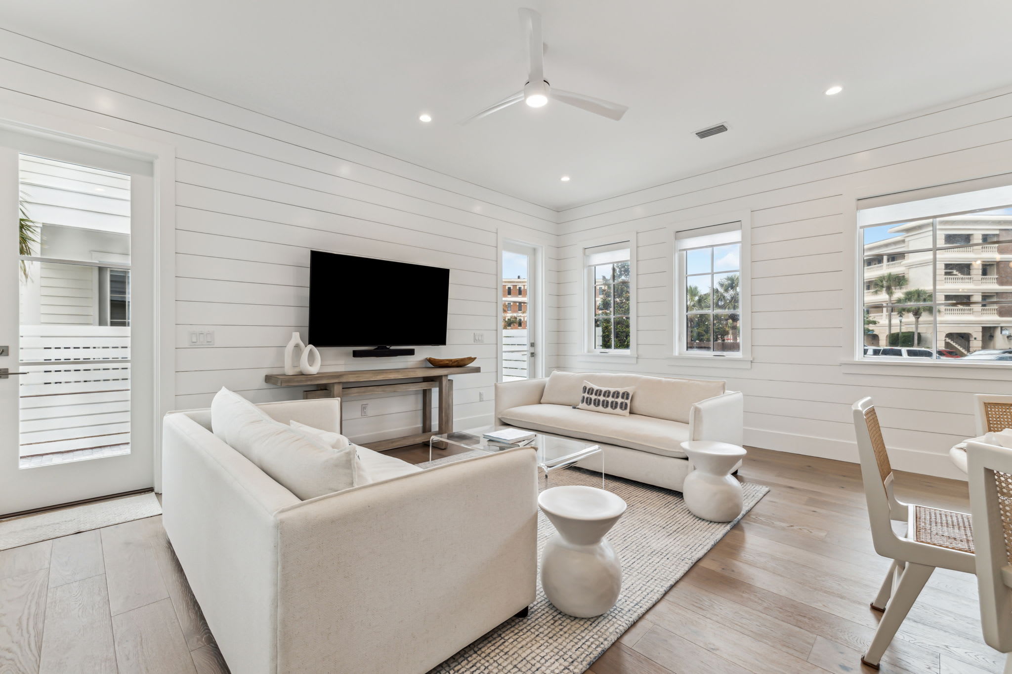 Cozy & Well Lit Living Area