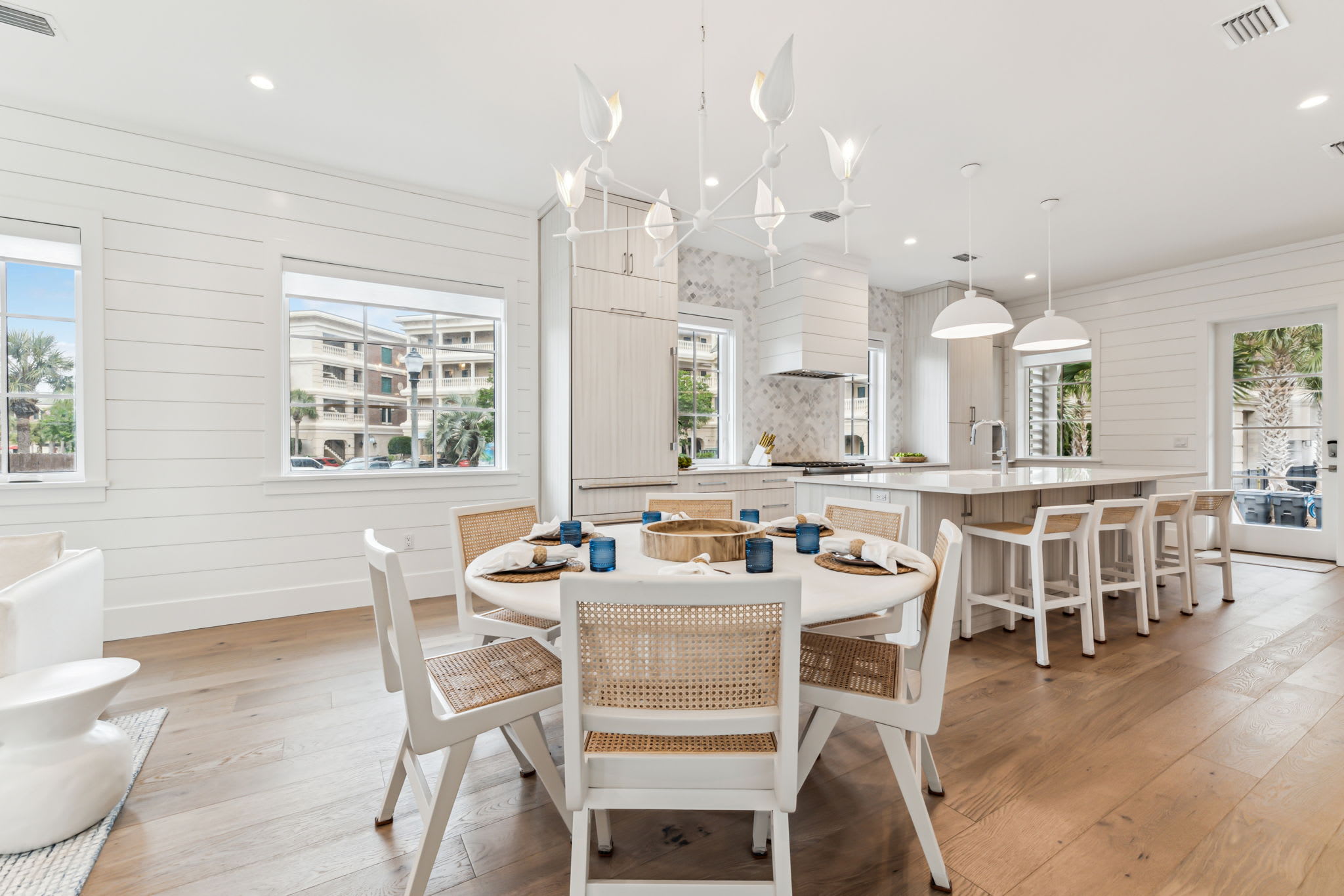 Dining Area - Seating for 6!