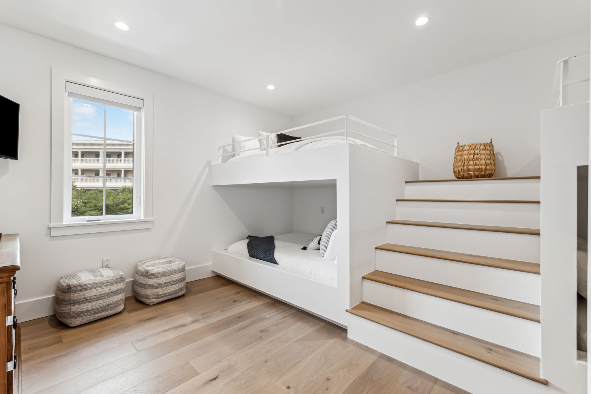 Bunk Room - Perfect for Kids & Equipped with a Flat-Screen TV