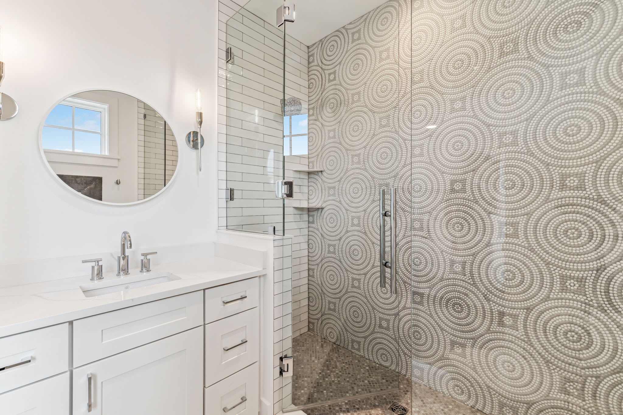 Primary King En-Suite - Single Vanity & Walk-In Shower