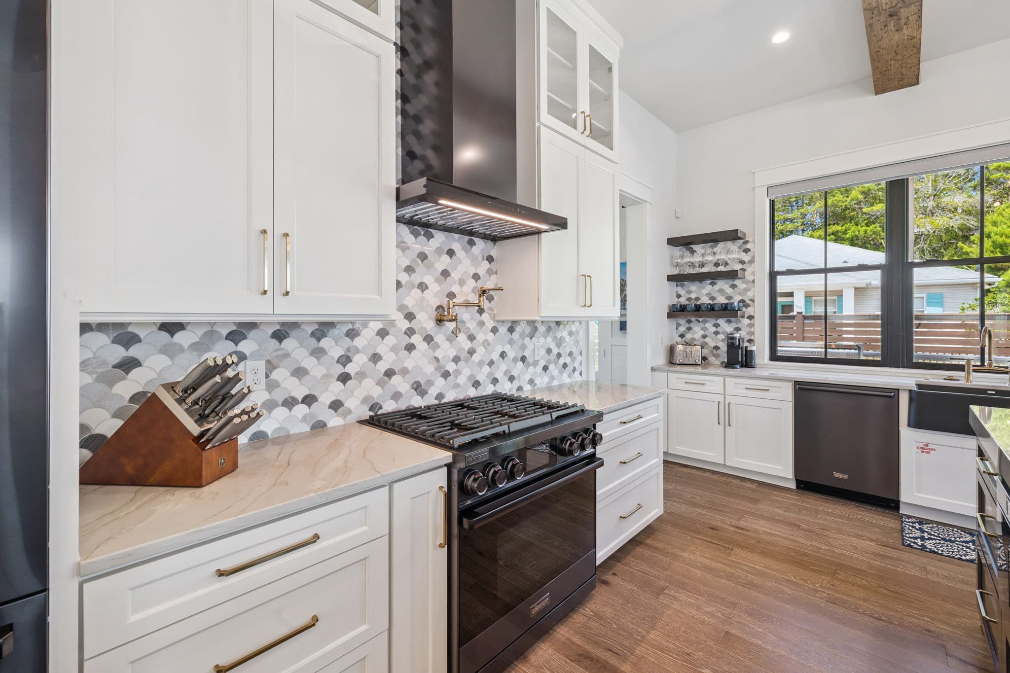 Fully Equipped with Stainless Steel Appliances