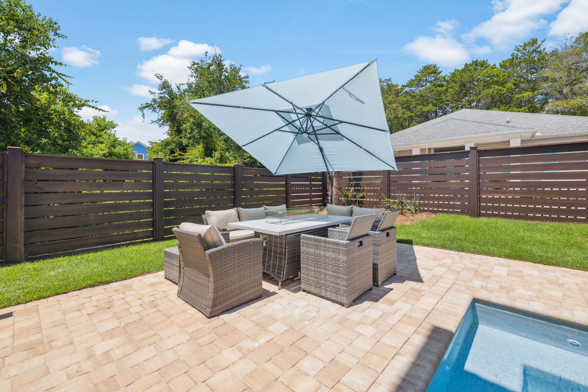 Enjoy Al Fresco Dining - Seating for 8!