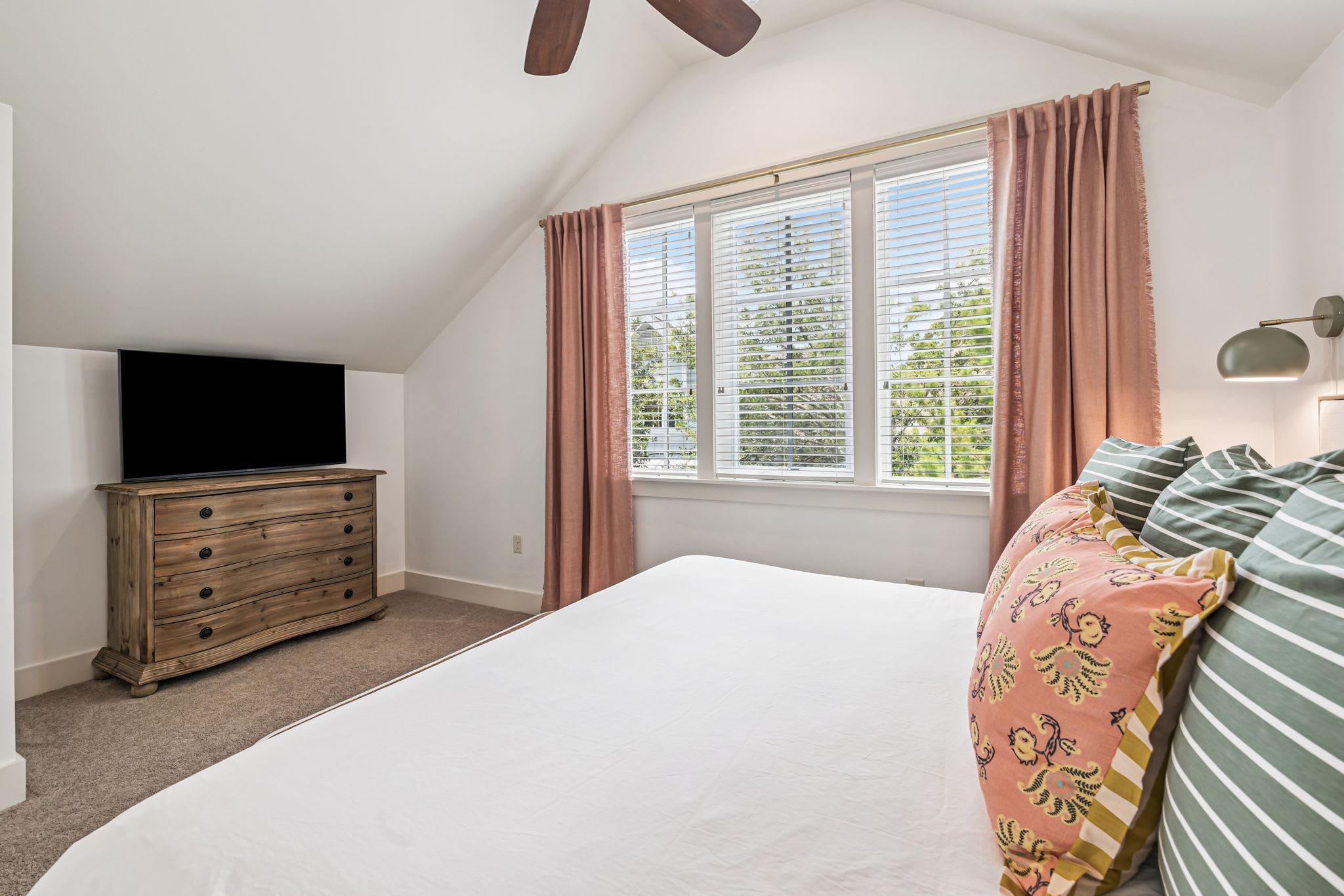 King Guest Suite - Equipped with a Flat-Screen TV