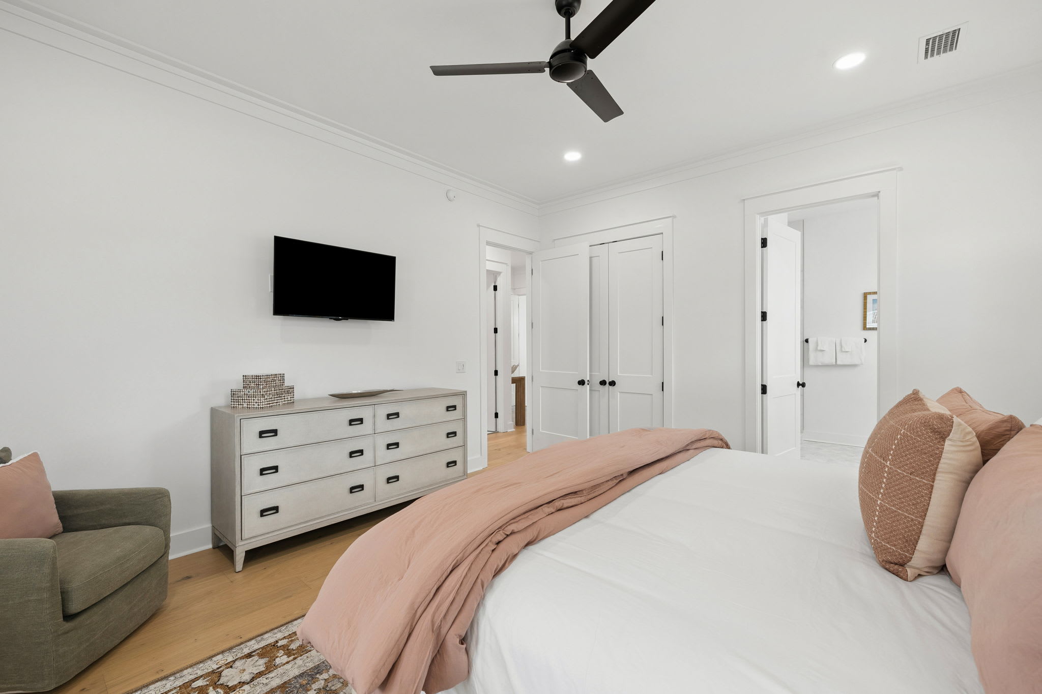 Primary King Suite - Patio Access + Flat-Screen TV