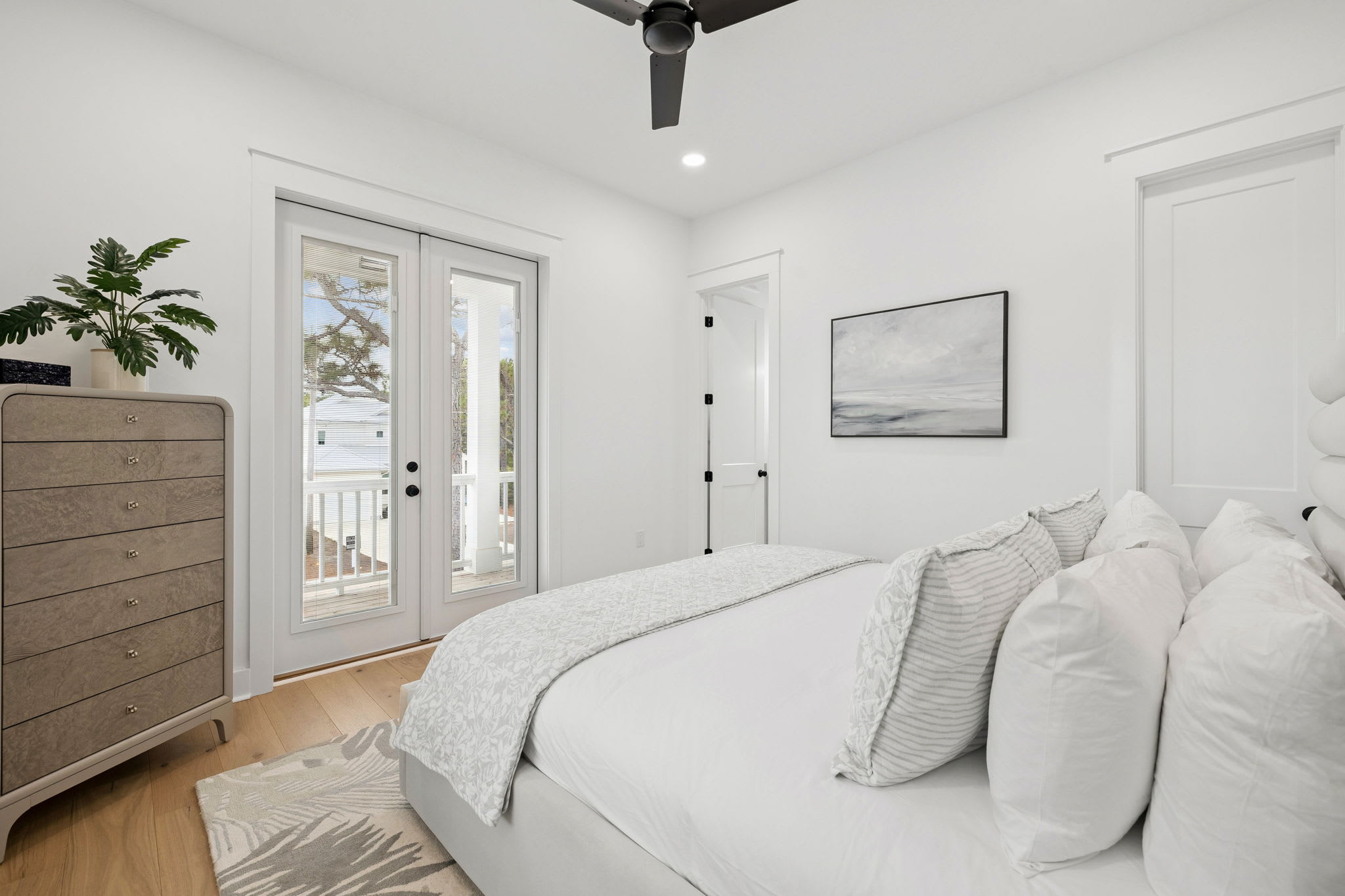 King Guest Suite - Offering Balcony Access