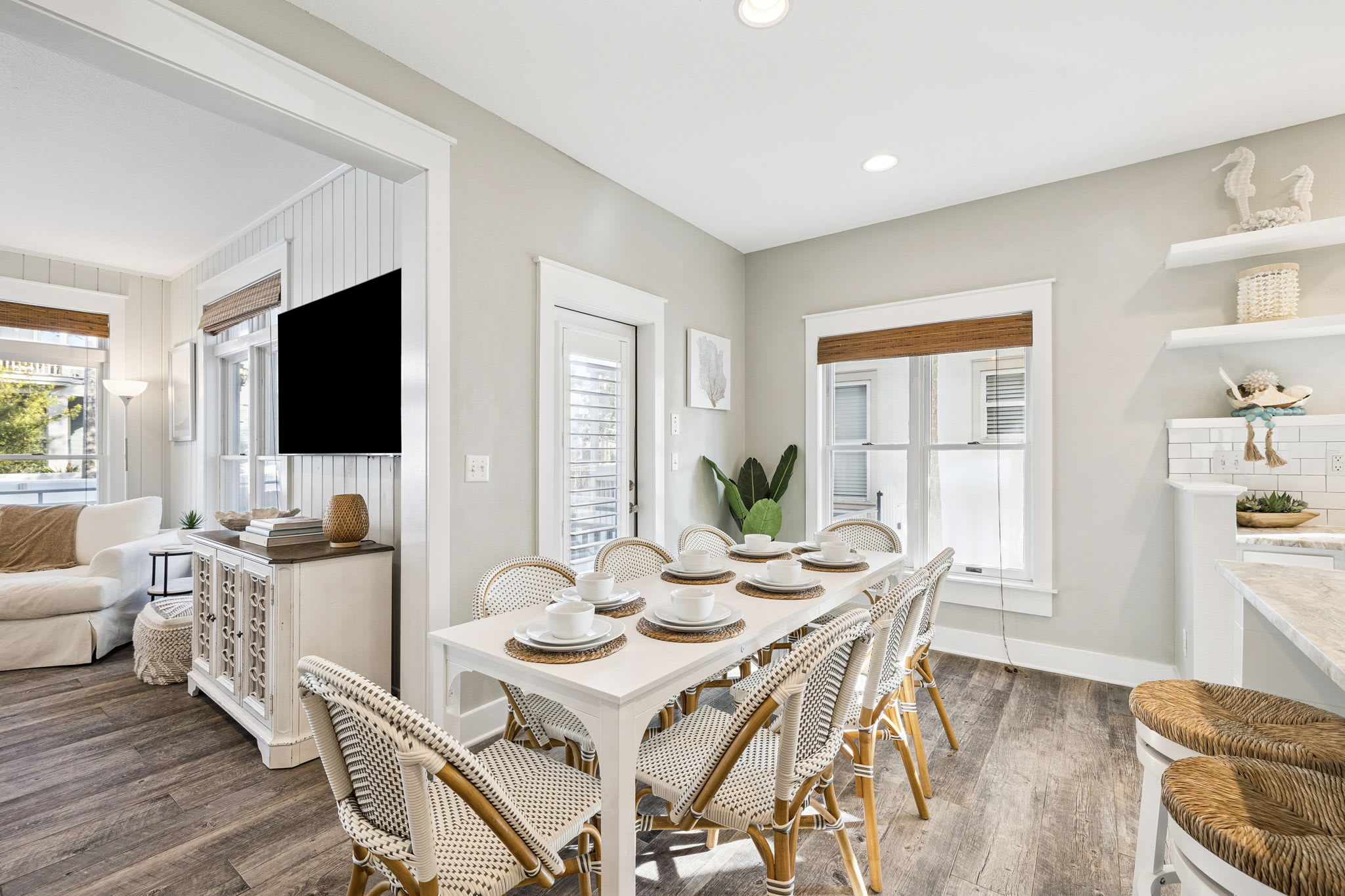 Dining Area with Seating for 8