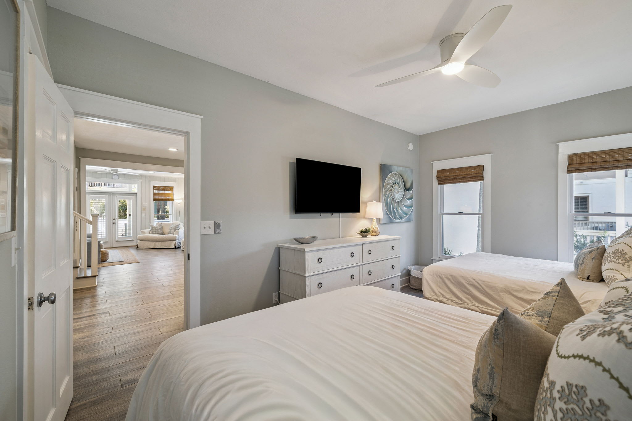 Queen Guest Suite - Equipped with a Flat-Screen TV