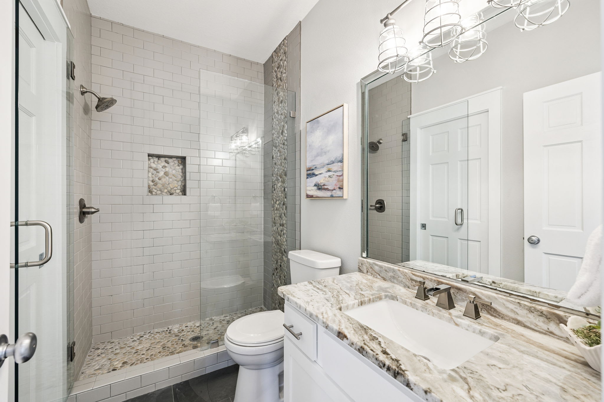 Queen Guest En-Suite - Single Vanity + Walk-In Shower