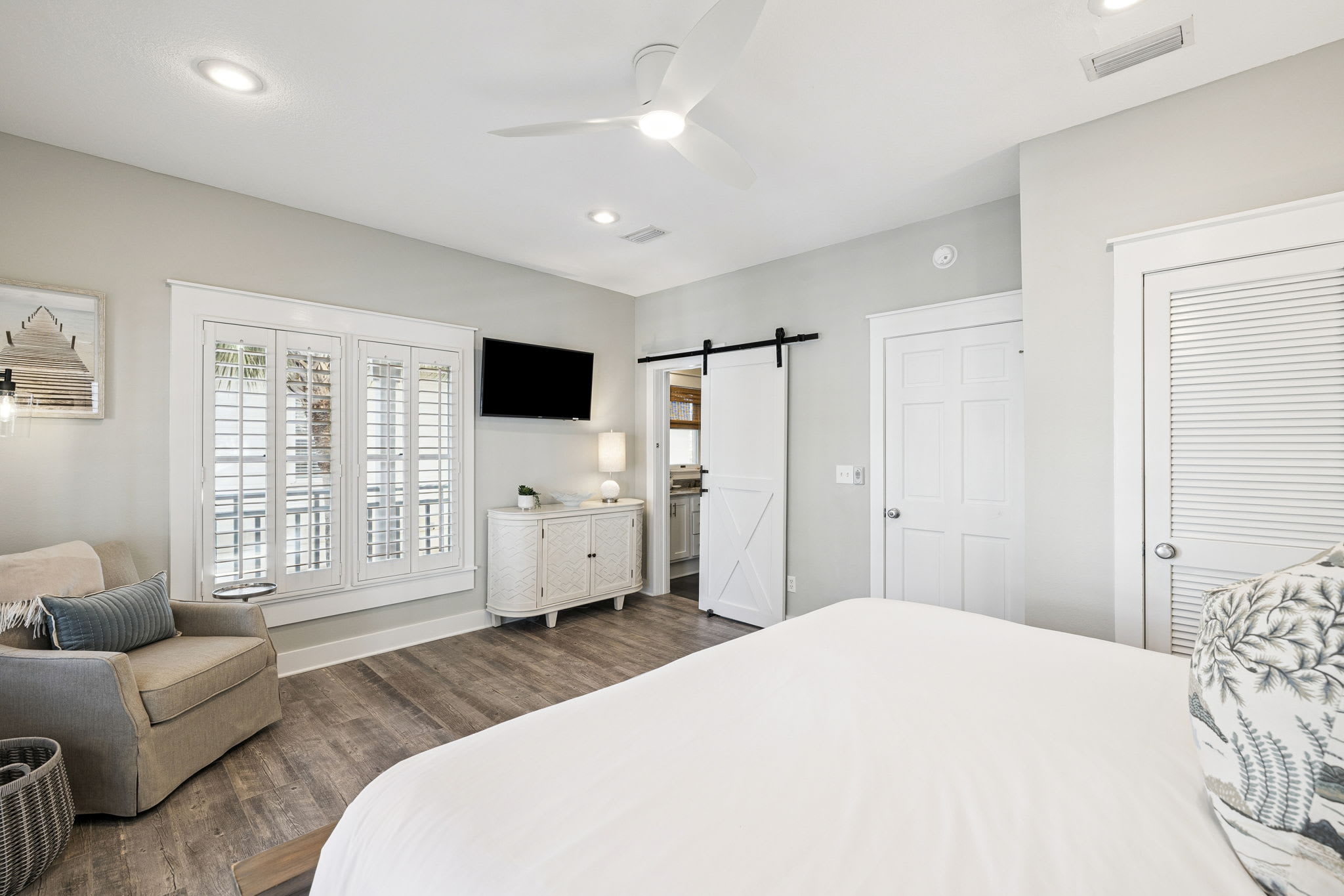 Primary King Suite - Balcony Access + Flat-Screen TV