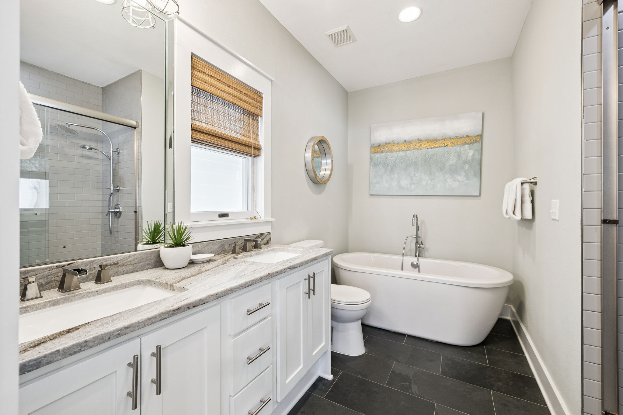 Primary King En-Suite - Dual Vanities + Soaking Tub