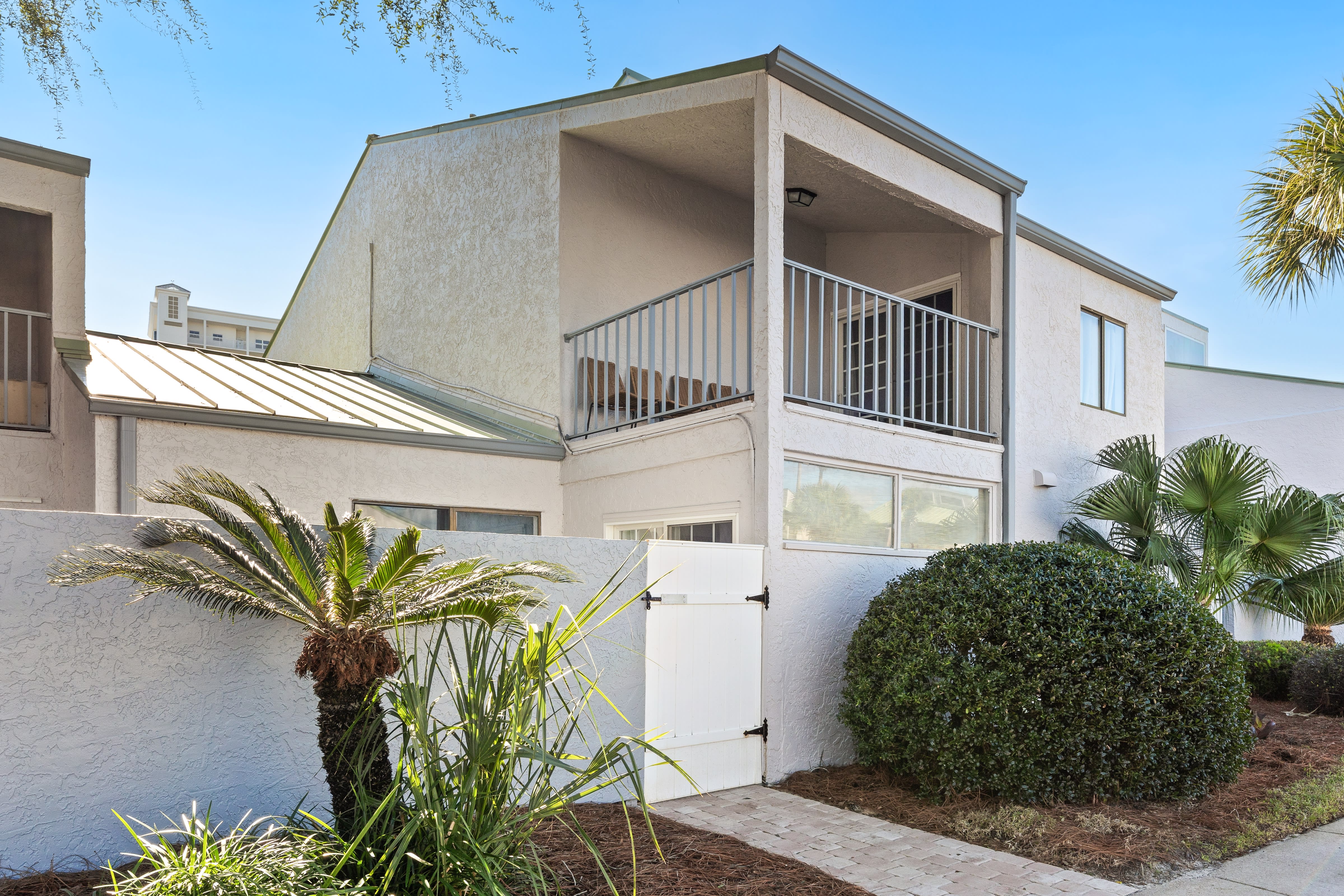 Shoreline Garden Unit 16