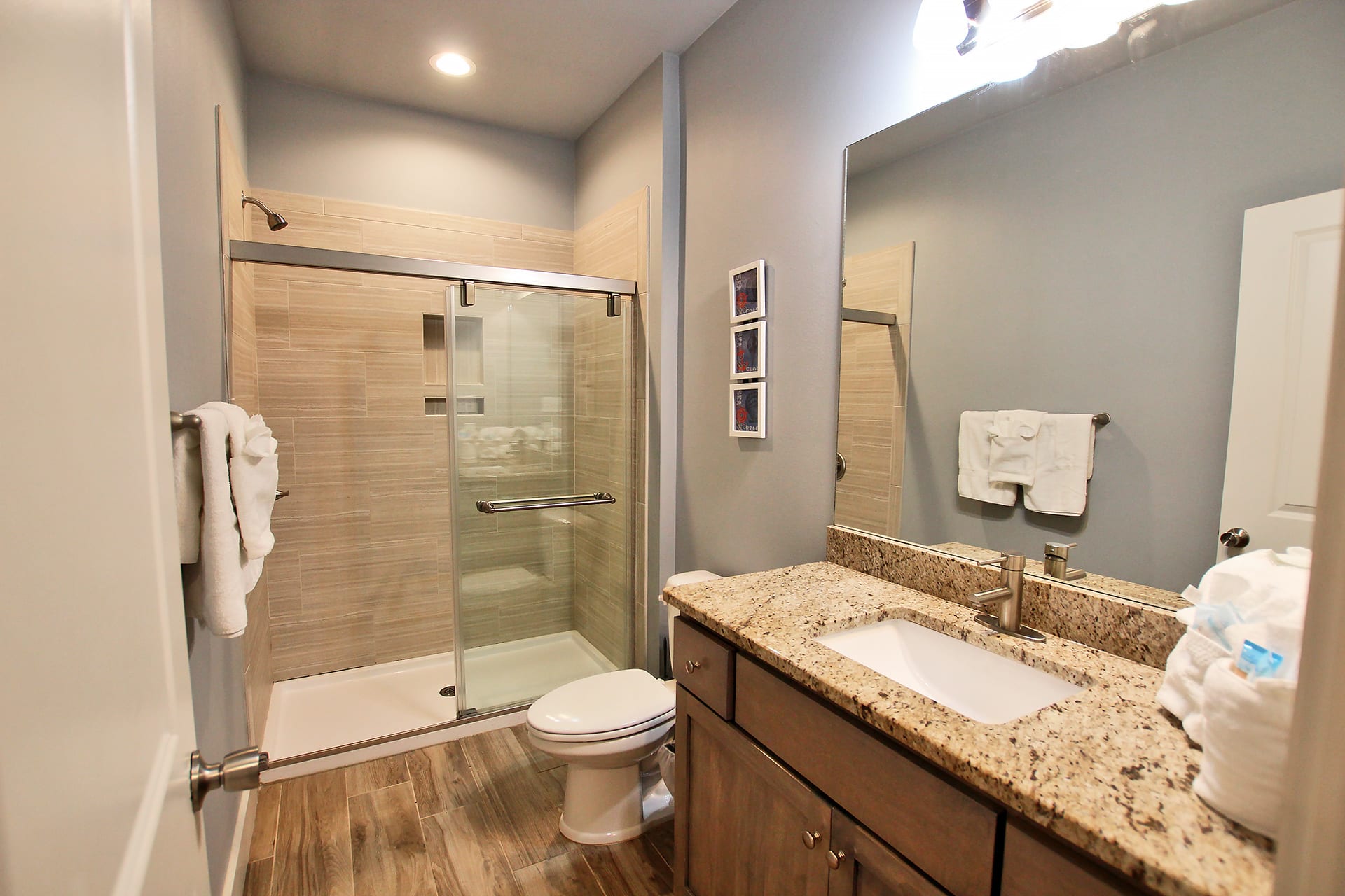 Koastal Kabana Primary Bathroom