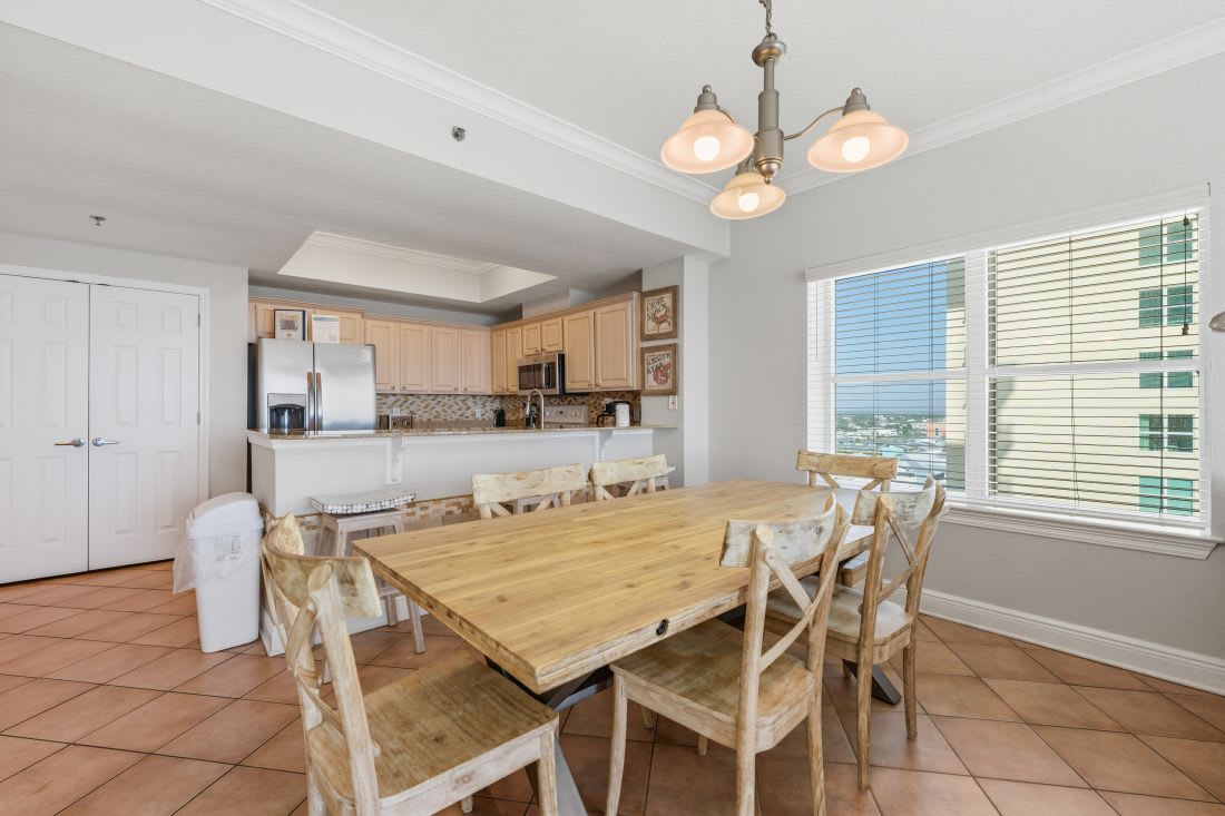 Crystal Shores West 601 Dining