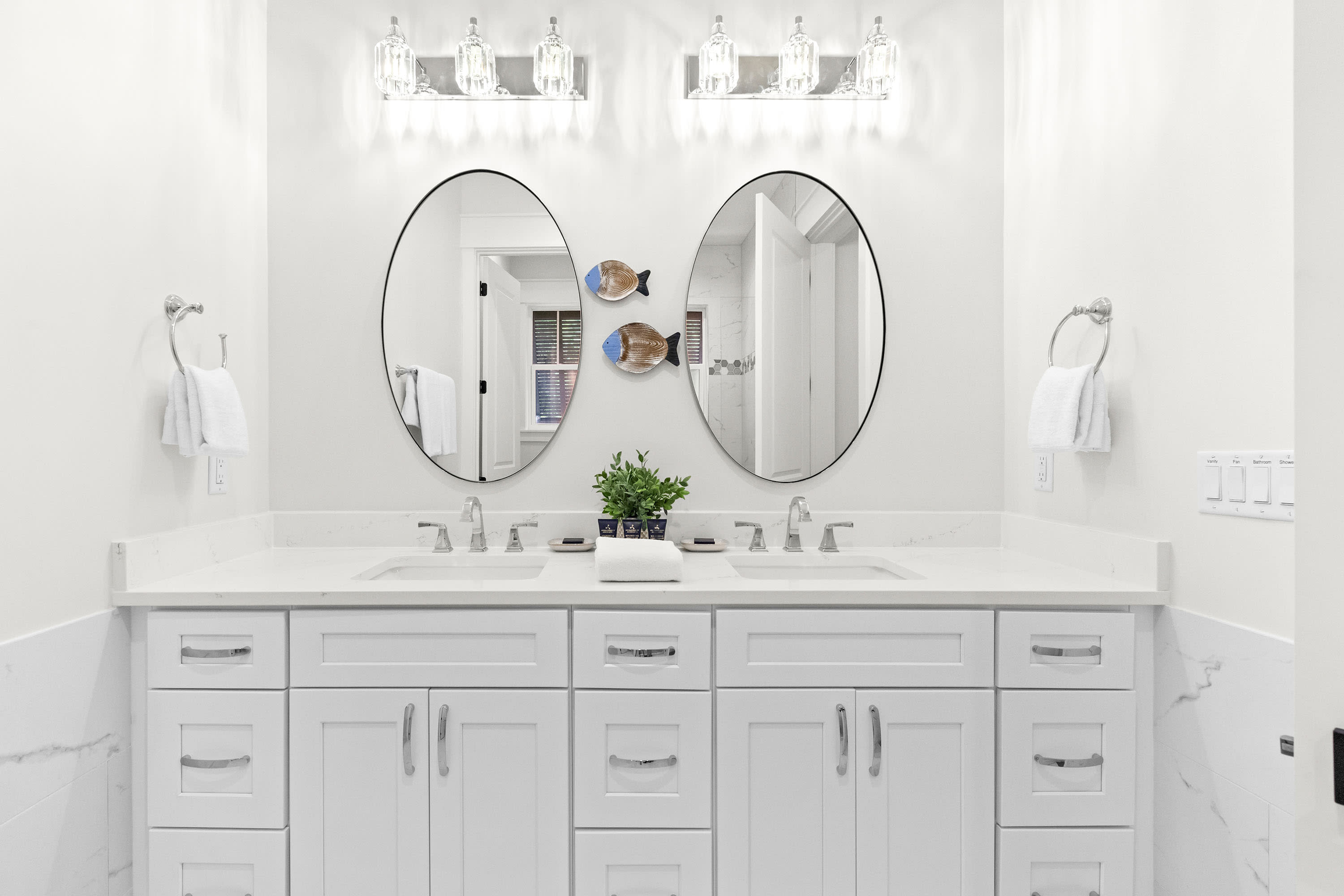 The Gold Room ensuite bath