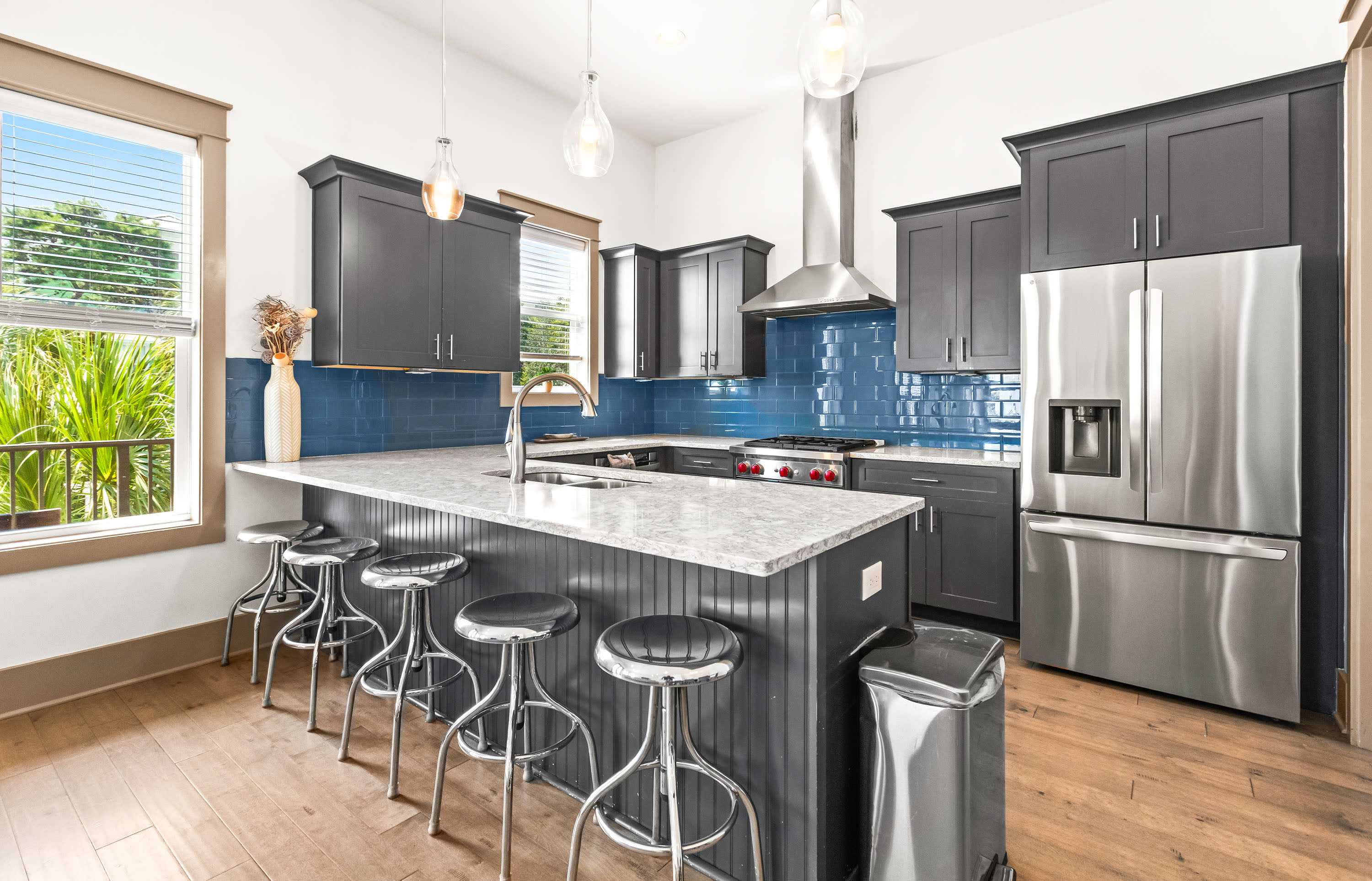 Nearby breakfast bar seating for 5