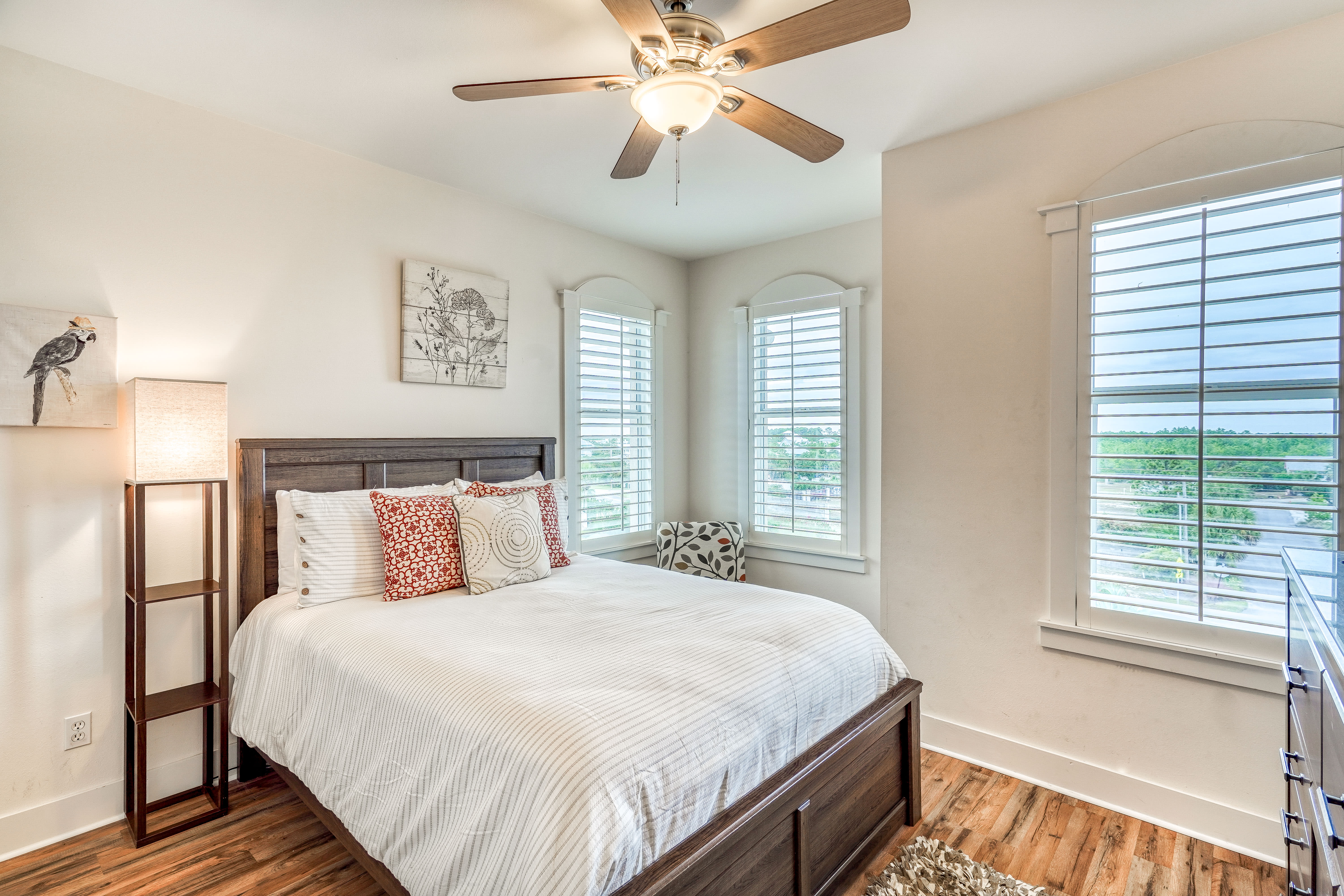 Guest Suite - Furnished with a Queen Size Bed