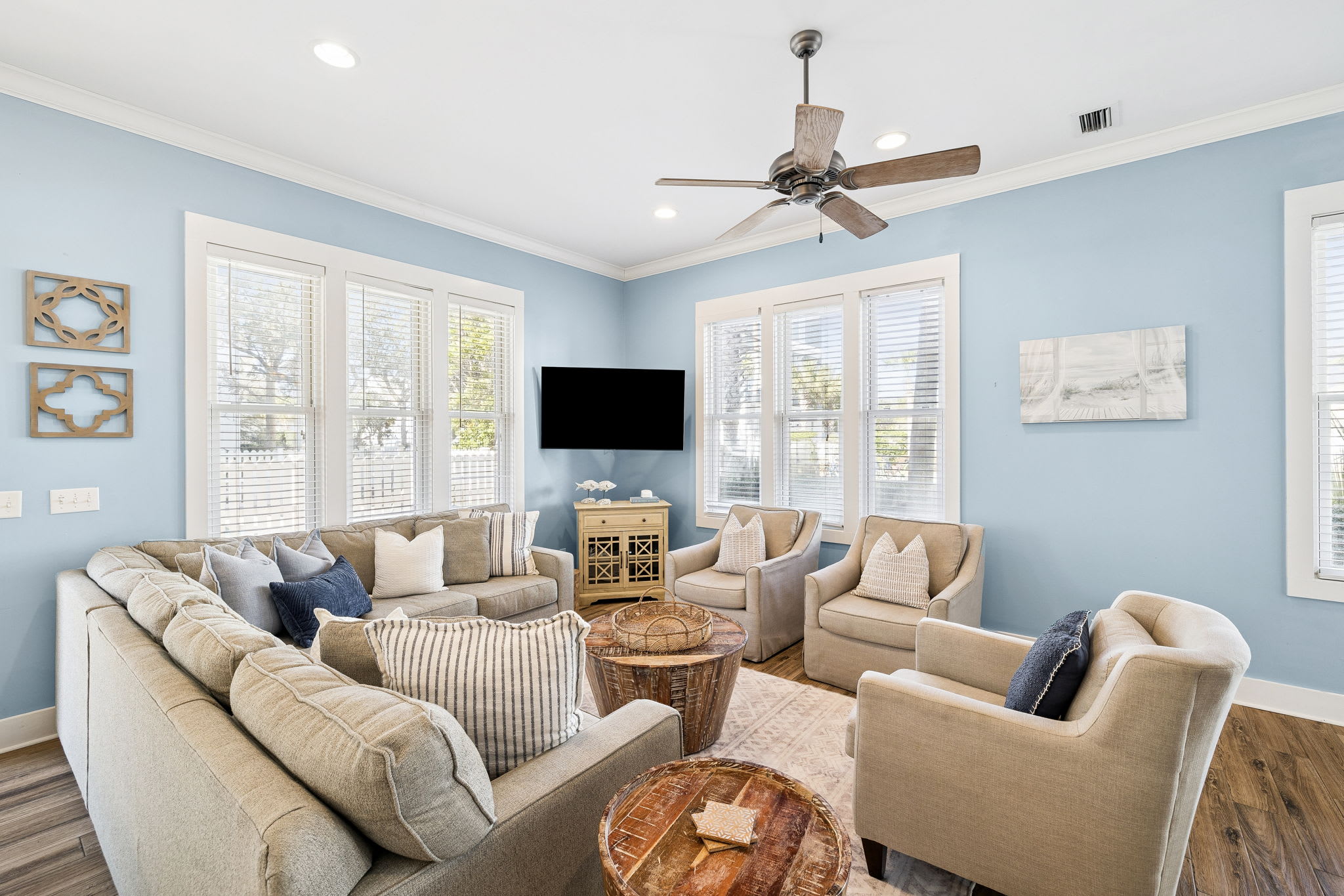 Well Appointed Living Area with Ample Seating