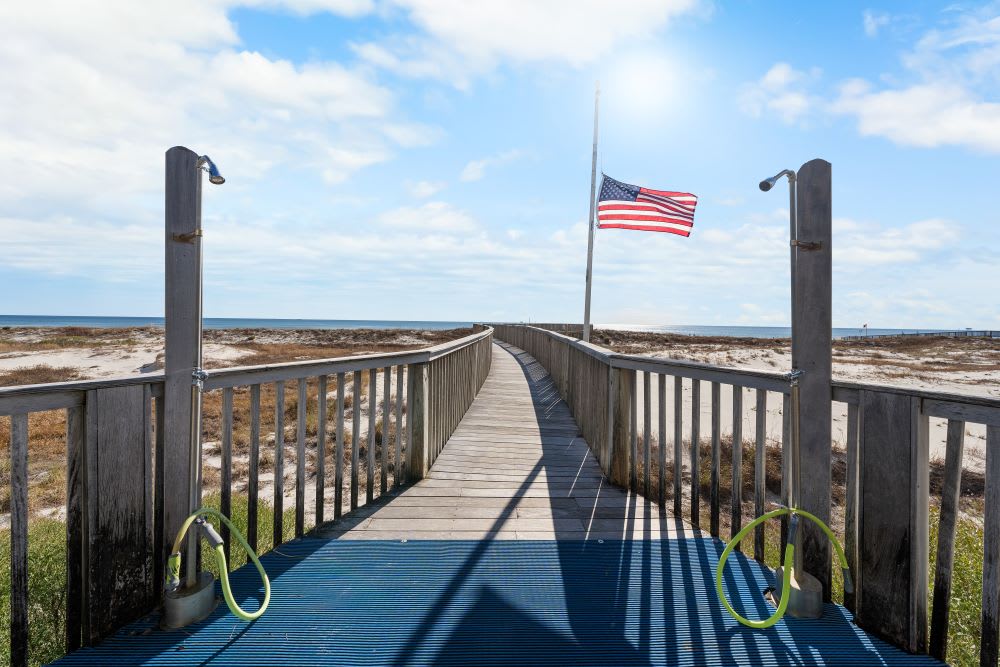 A43 BC CATALINA BOARDWALK SHOWERS