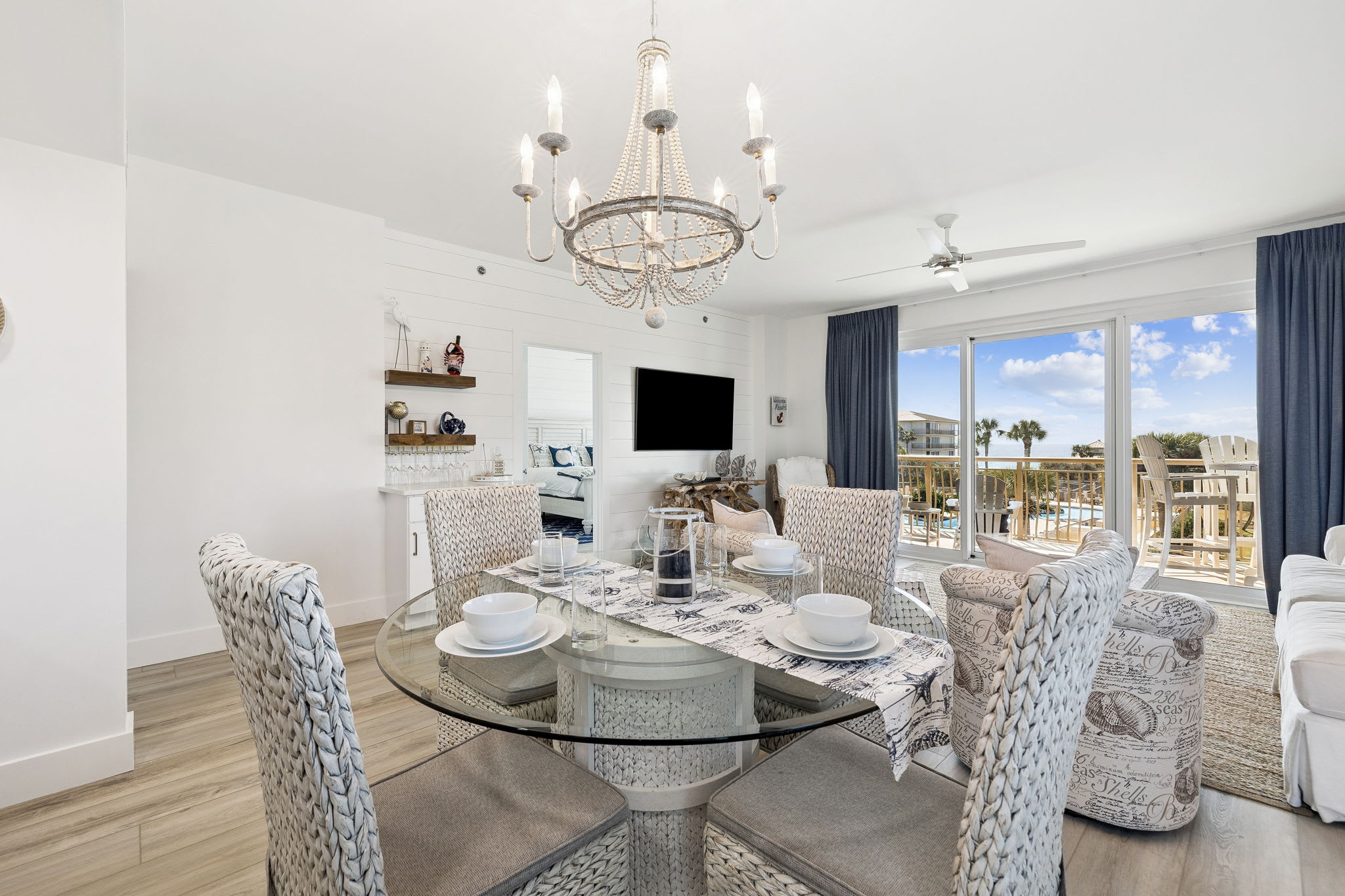 Dining Area with Seating for 4