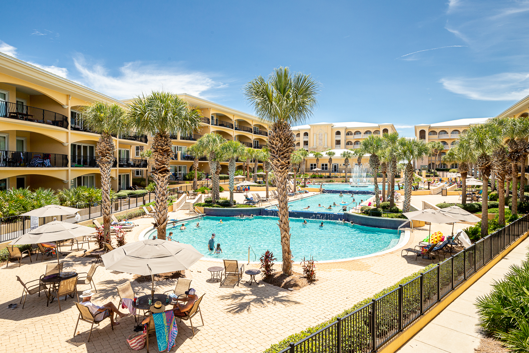 Adagio F201 - Luxurious poolside 3 bedroom, Gulf Front Resort!