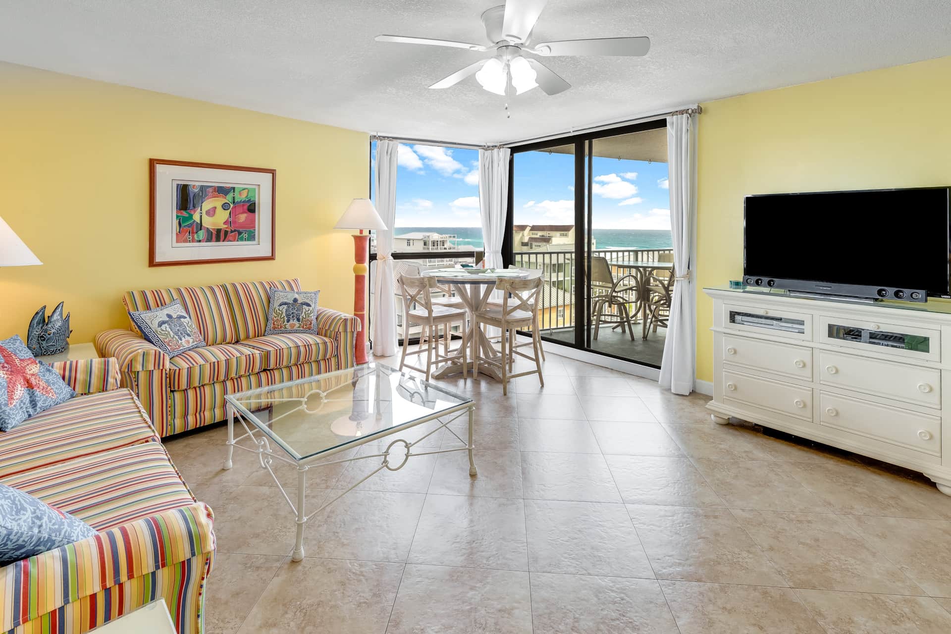 Mainsail 363 - spacious living room with a view!