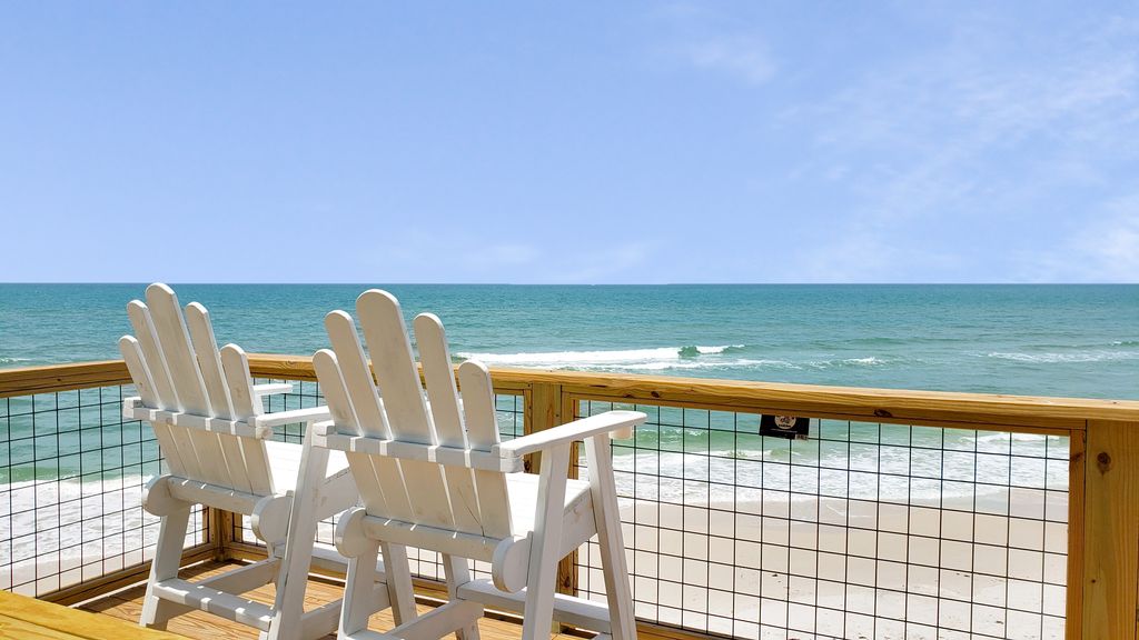 Gulf front deck with ocean views for miles!