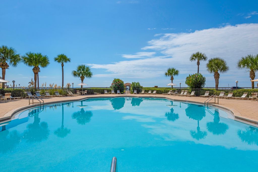 Huge pool!
