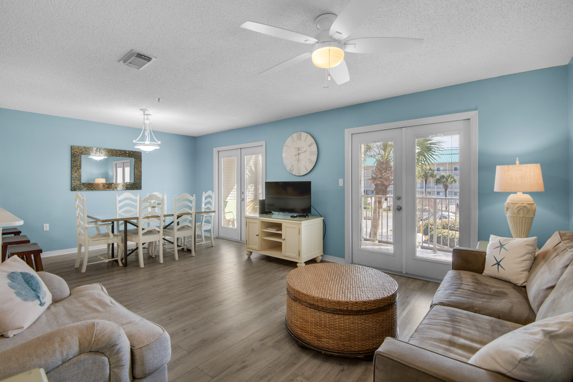 Welcome to the Destin Dawghouse!