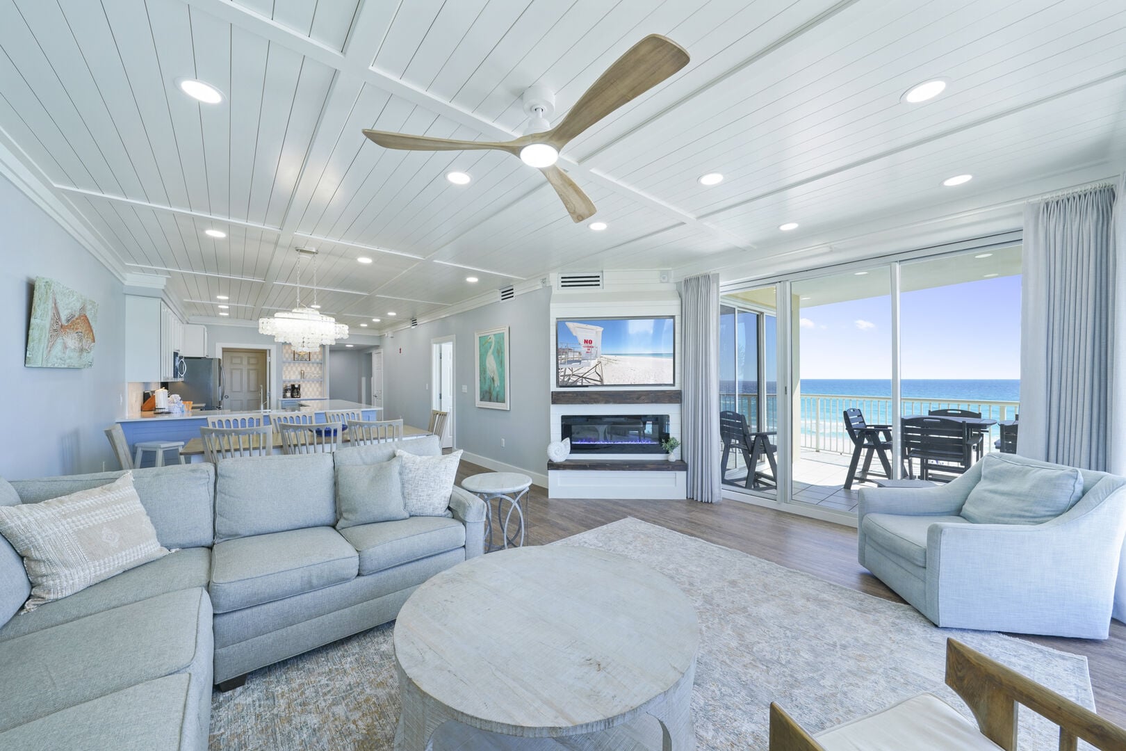 Welcome to Crescent 201, where resort style amenities meet the white beaches of Destin and the emerald waters of the Gulf.