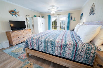 Hook, Wine N Sinker | {{City}}, {{State}} Vacation Rental | #16