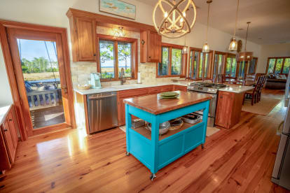Saltwater Charlie's | {{City}}, {{State}} Vacation Rental | #17