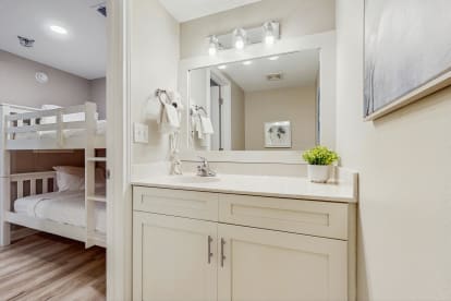 Shores of Panama 1218 - Thumbnail Image #19