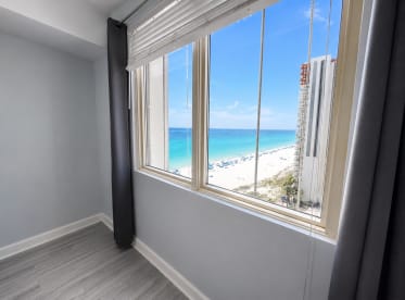 1328 condo on the beach w/GULF views - Thumbnail Image #23