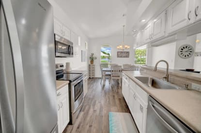 Private Beach 3bd/2bth 7 min walk to beach - Thumbnail Image #12