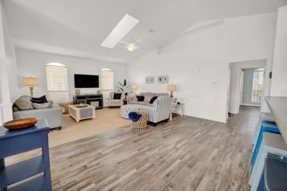 Private Beach 3bd/2bth 7 min walk to beach - Thumbnail Image #6