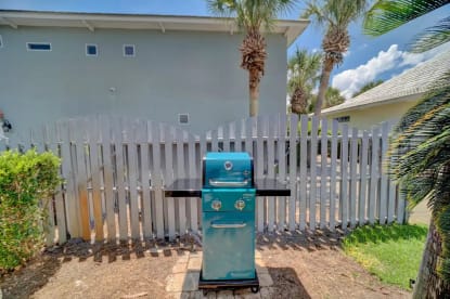 Private Beach 3bd/2bth 7 min walk to beach - Thumbnail Image #21