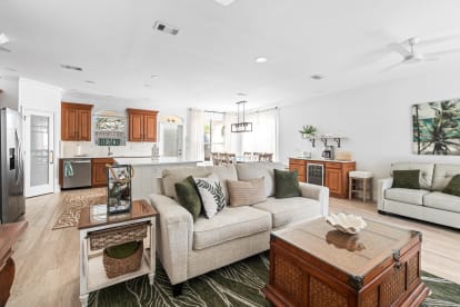 Secret Paradise~5 bedrm LUXURY HOME - Thumbnail Image #3