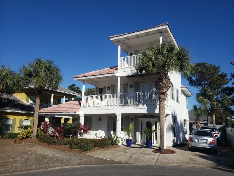 This Beachfront House on Florida's Emerald Coast Is One of Vrbo's Top  Vacation Homes of the Year