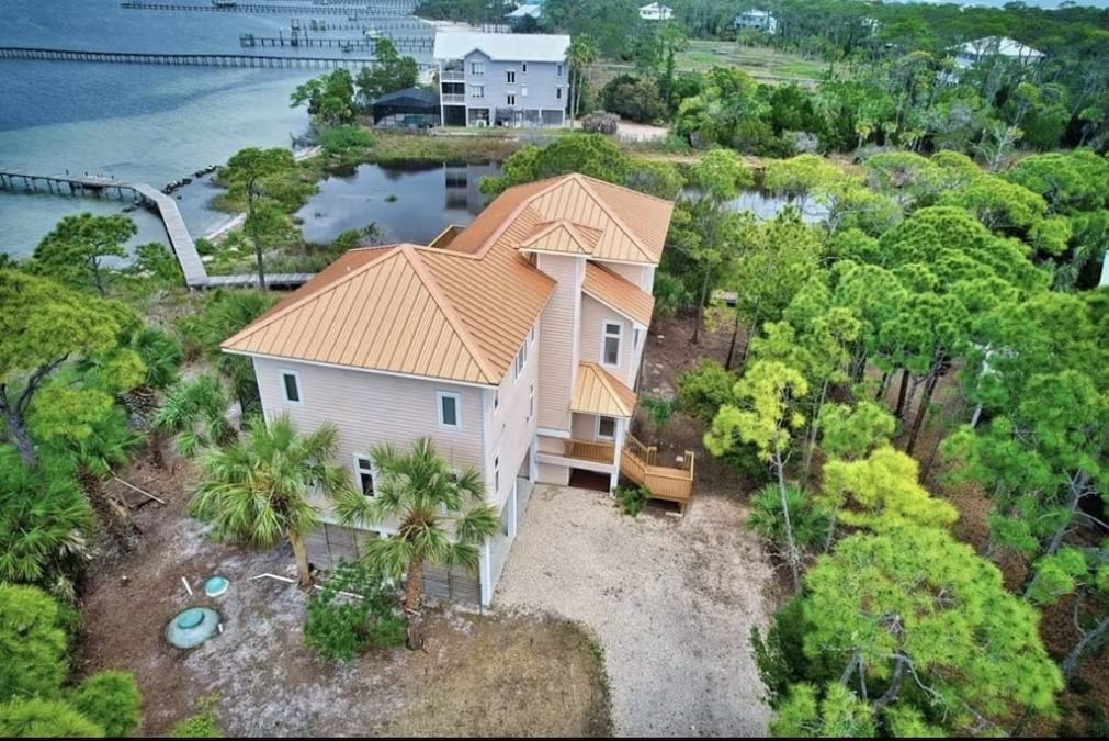 Beautiful Bayfront home with dock, elevator St Island