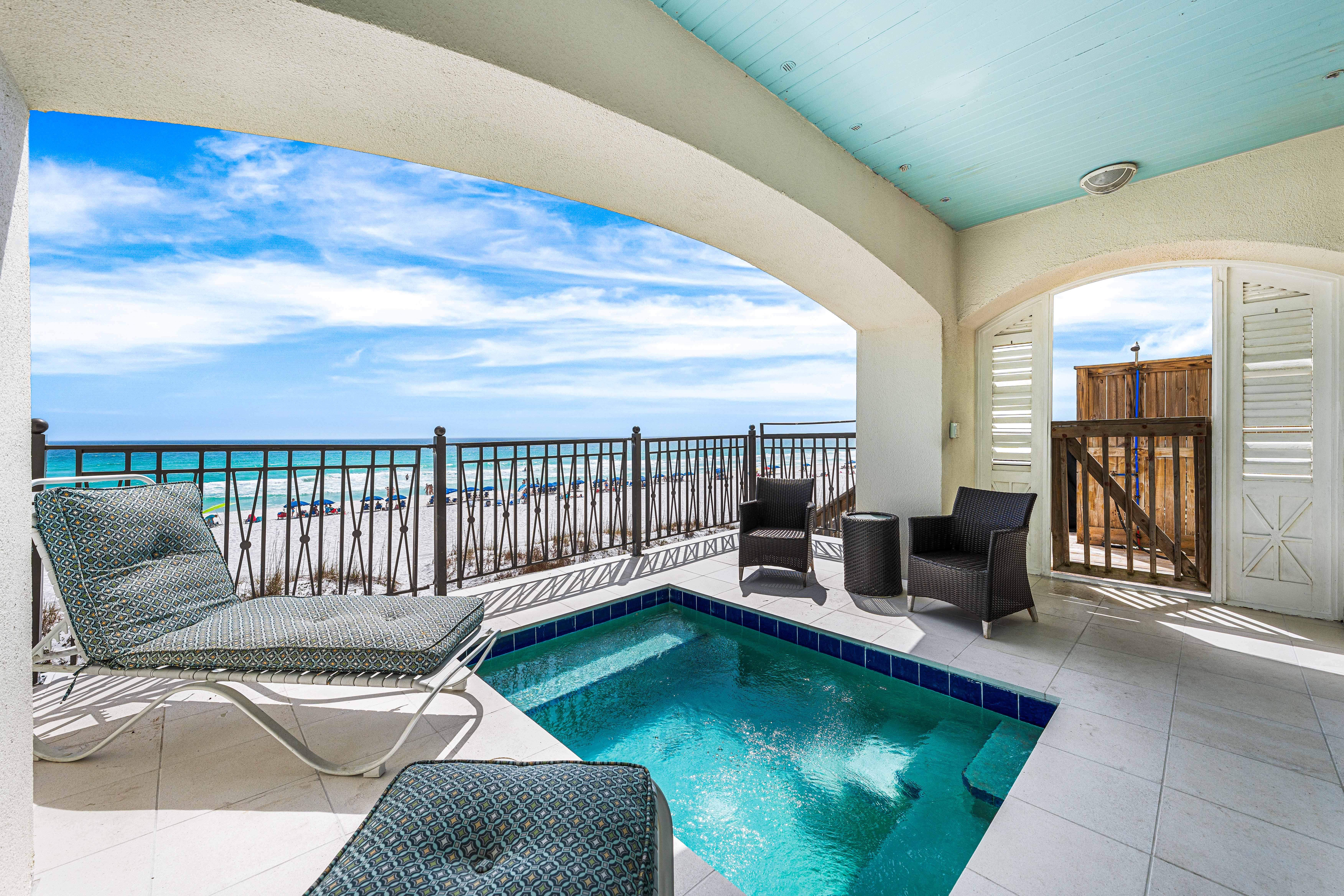 Private Splash Pool on the Beach!
